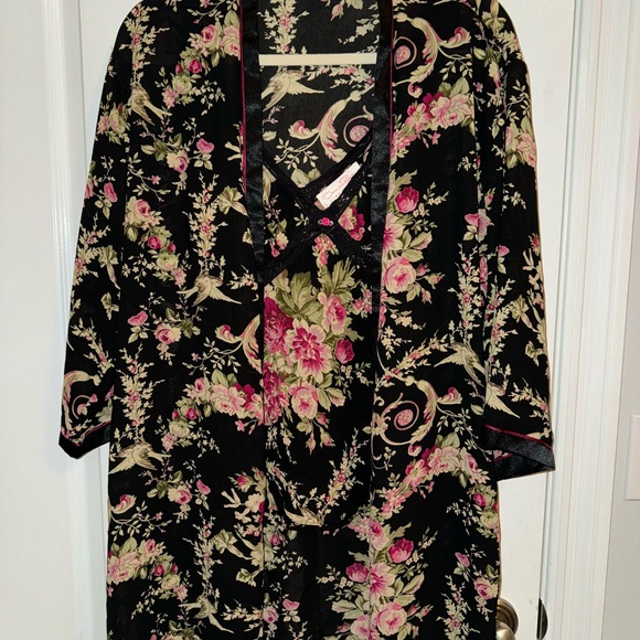 Oscar de la Renta:Three Piece Pajama Set: Robe, Pants & Matching Camisole SMALL - Picture 6 of 15